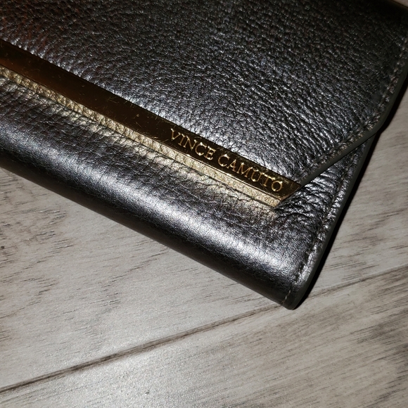 Vince Camuto phone wristlet - Picture 2 of 5